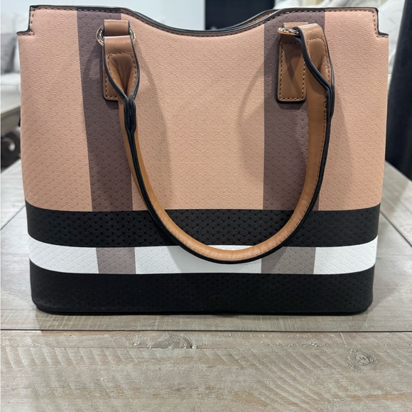 Elegant Multi-Color Tote - Picture 4 of 12